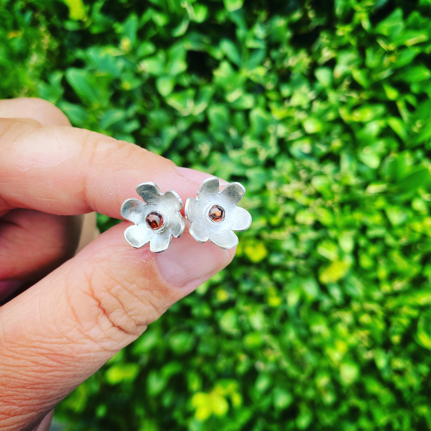 Eco silver amber daisy studs