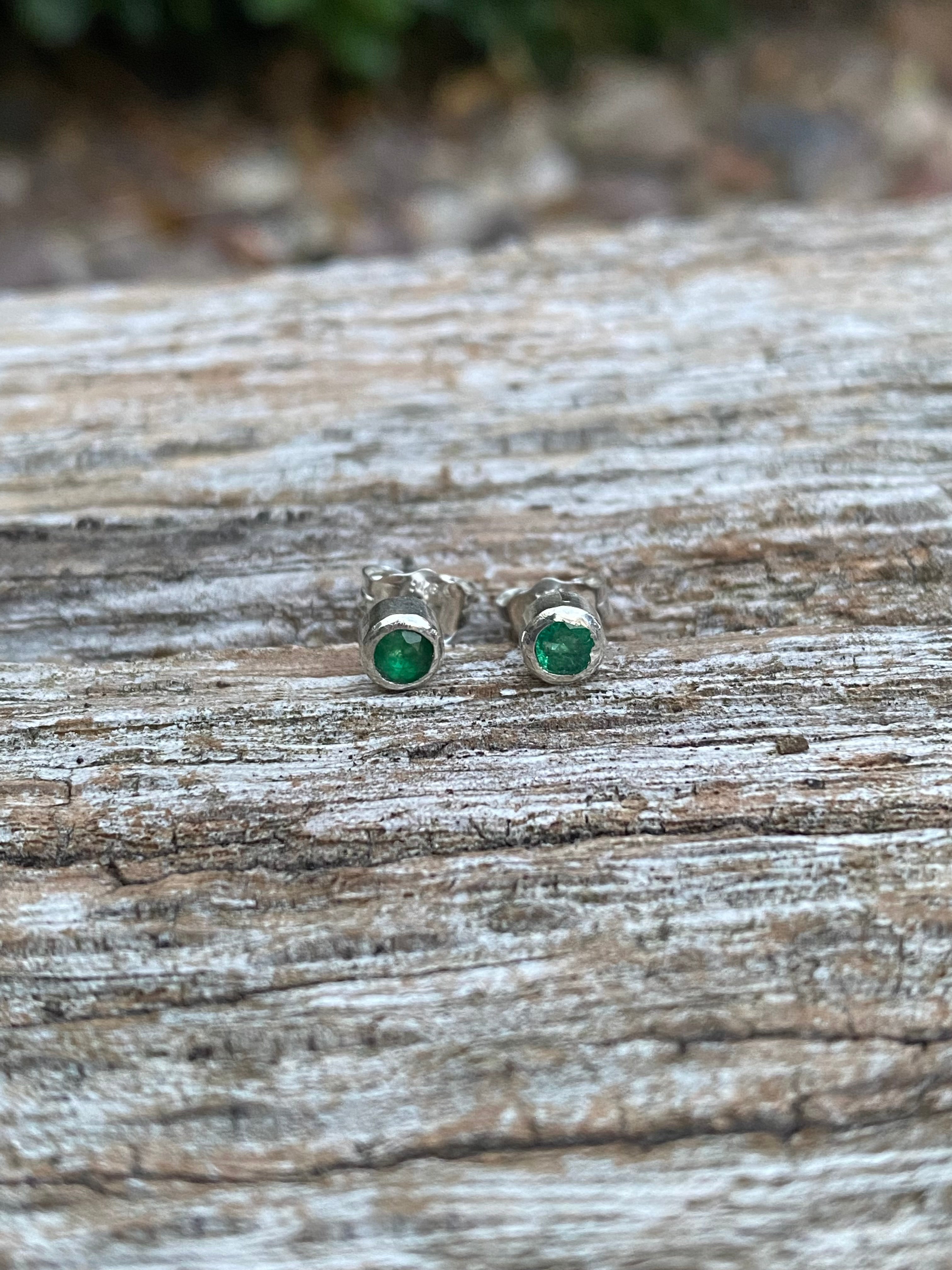 3mm emerald studs